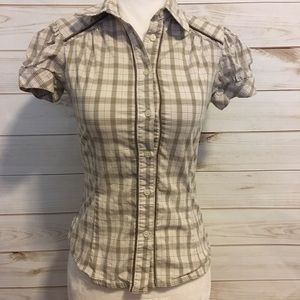 Slightly puff short sleeve blouse